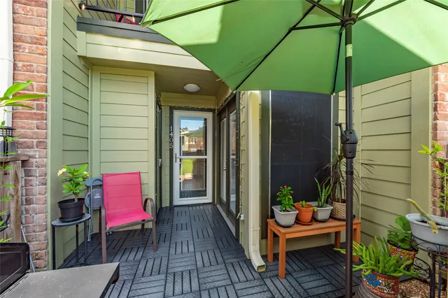 $167,500 | 18800 Egret Bay Boulevard, Unit 1405, Webster, TX 77058