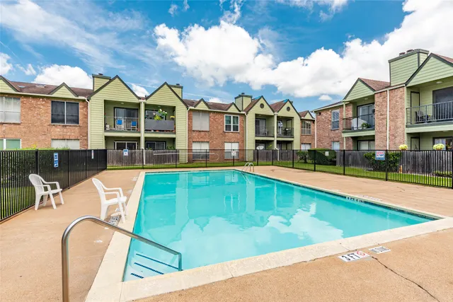 $167,500 | 18800 Egret Bay Boulevard, Unit 1405, Webster, TX 77058