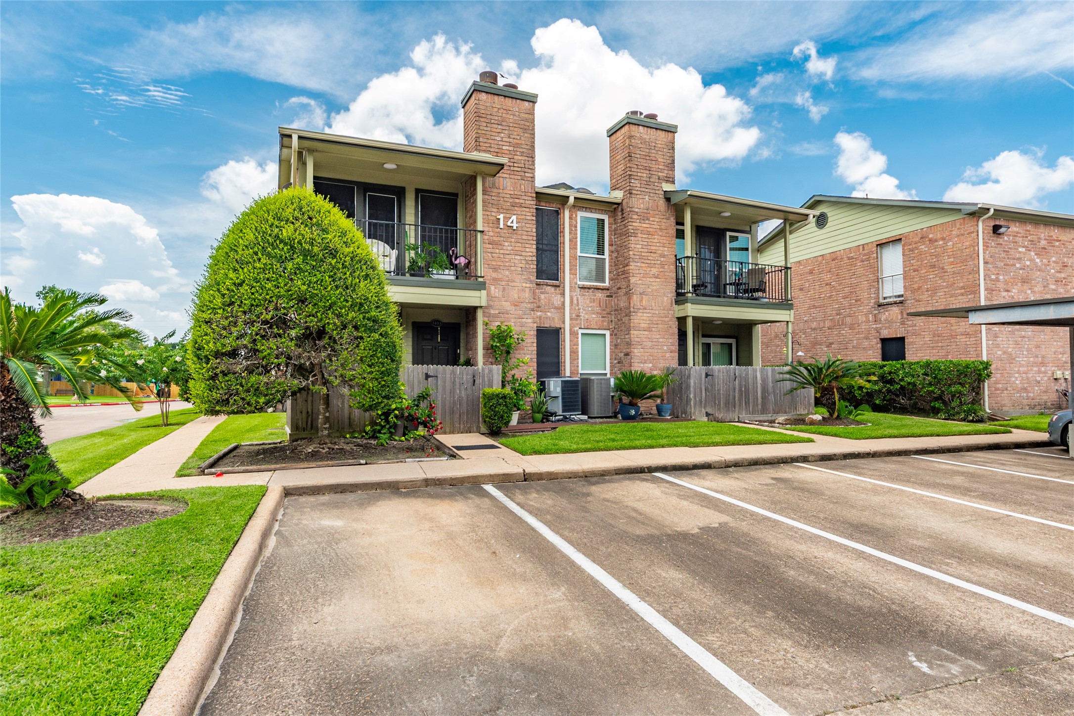 18800 Egret Bay Boulevard, Unit 1405 Webster, TX 77058 - Photo 34 of 40 Guest parking and additional parking