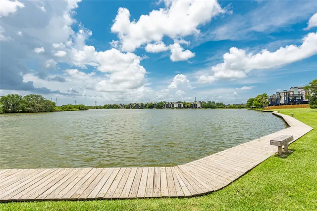 $167,500 | 18800 Egret Bay Boulevard, Unit 1405, Webster, TX 77058