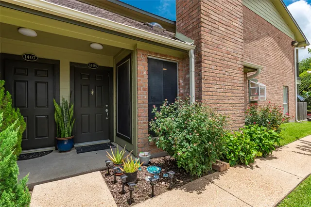 $167,500 | 18800 Egret Bay Boulevard, Unit 1405, Webster, TX 77058