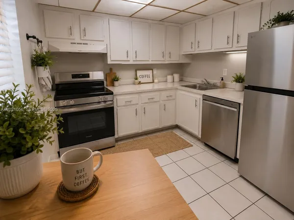 $2,200 | 7830 Camino Real, Unit K110, Miami, FL 33143