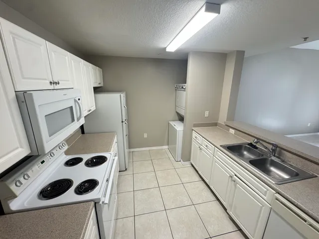 $1,875 | 1203 Town Center Drive, Unit 306, Jupiter, FL 33458