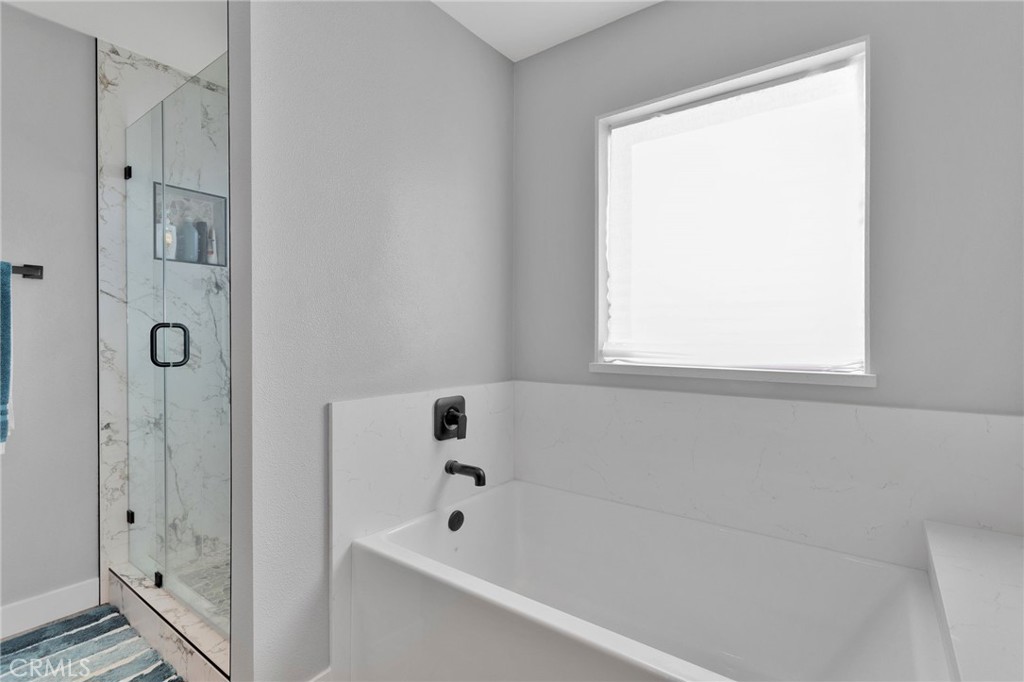 21533 Del Oro Road Apple Valley, CA 92308 - Photo 16 of 35 a bathroom with a bathtub and a shower