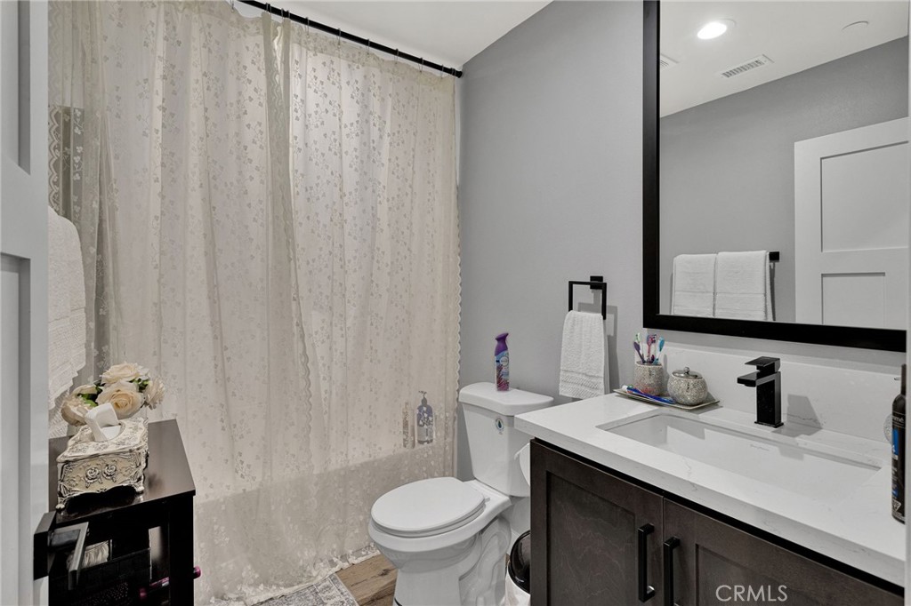 21533 Del Oro Road Apple Valley, CA 92308 - Photo 17 of 35 a bathroom with a sink toilet and mirror