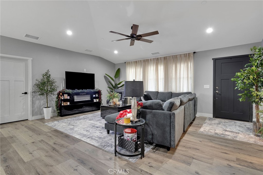 21533 Del Oro Road Apple Valley, CA 92308 - Photo 4 of 35 a living room with furniture and a flat screen tv