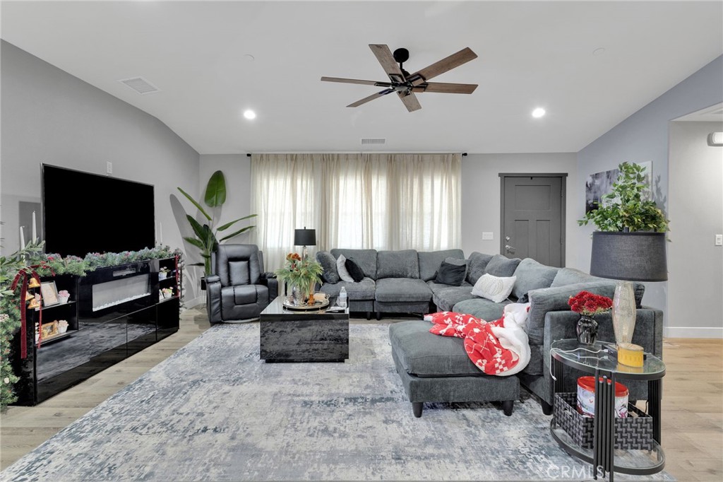 21533 Del Oro Road Apple Valley, CA 92308 - Photo 5 of 35 a living room with furniture and a flat screen tv