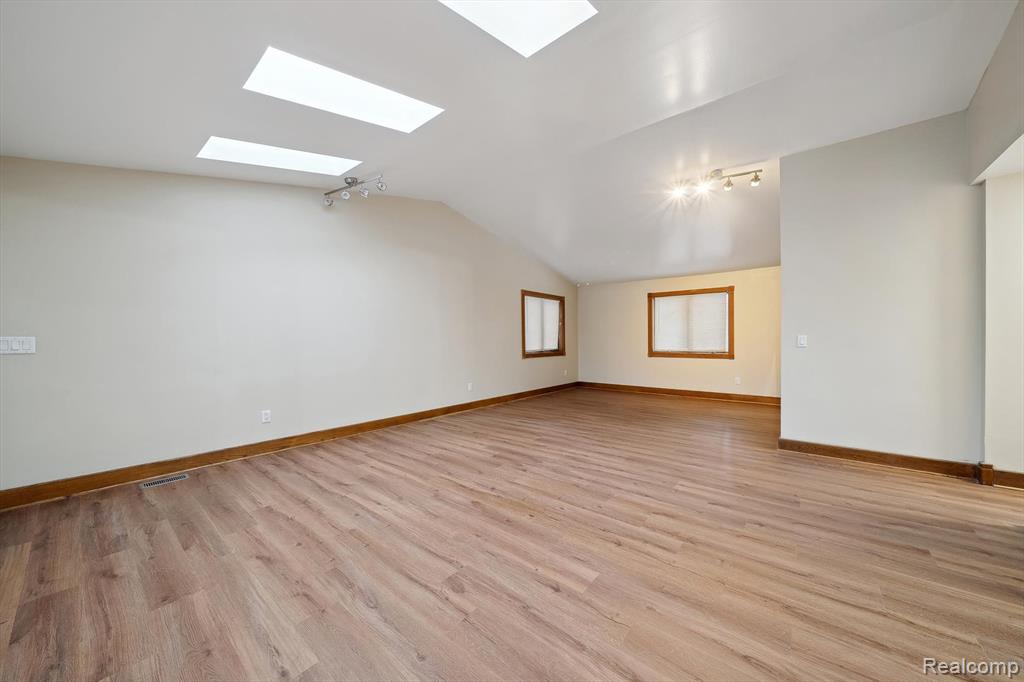 8270 McClements Road Brighton, MI 48114 - Photo 17 of 25 Gallery Image 17