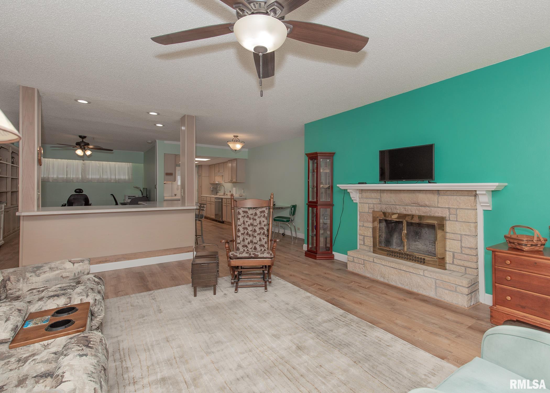 1104 Kimberly Road, Unit 703 Bettendorf, IA 52722 - Photo 8 of 27 Gallery Image 8