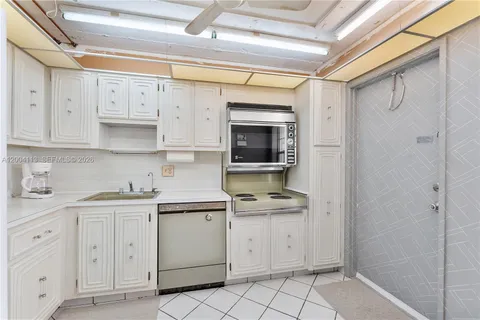 $125,000 | 2661 South Course Drive, Unit 805, Pompano Beach, FL 33069