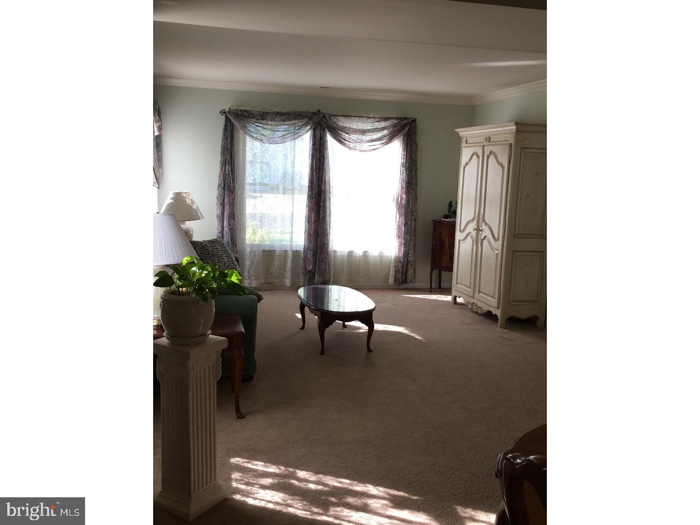 25 Chelsea Road Mount Holly, NJ 08060 - Photo 4 of 22 Living Room
