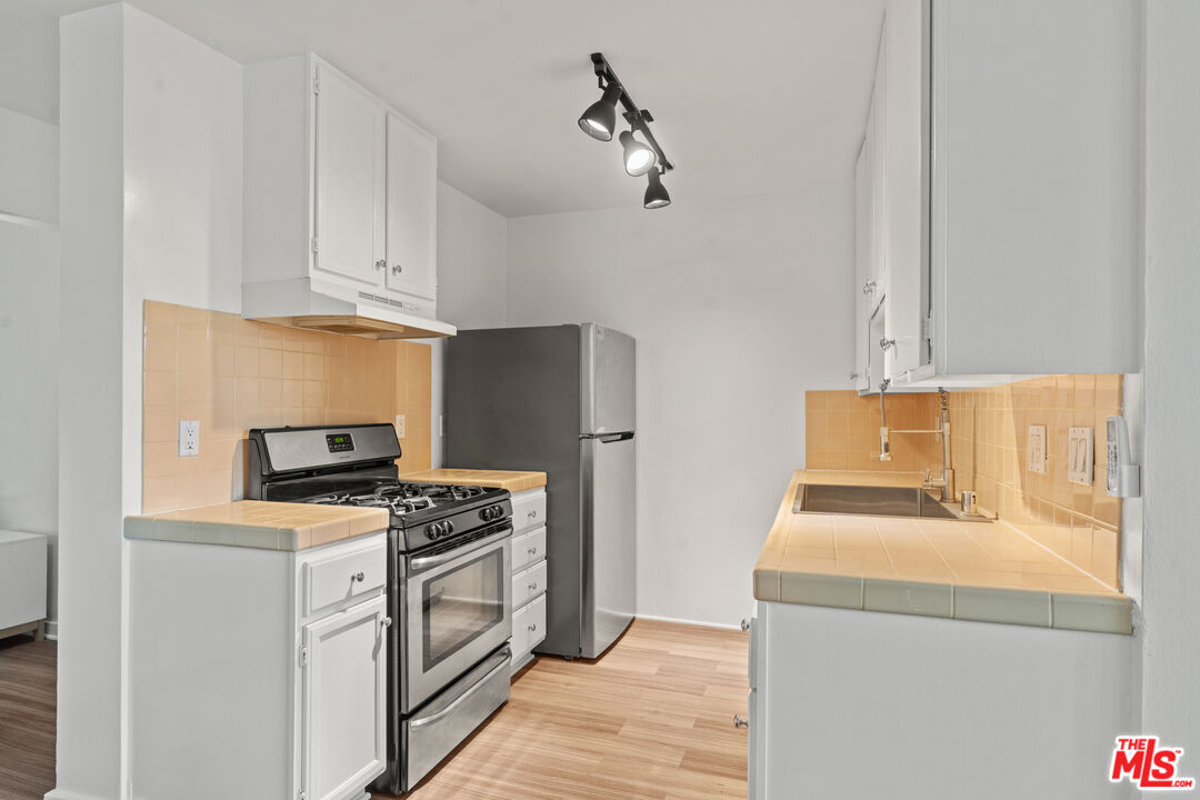 511 Rialto Avenue, Unit 1 Venice, CA 90291 - Photo 11 of 16