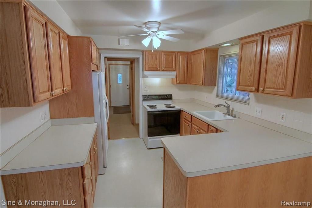 886 Harcourt Road Grosse Pointe Park, MI 48230 - Photo 5 of 39