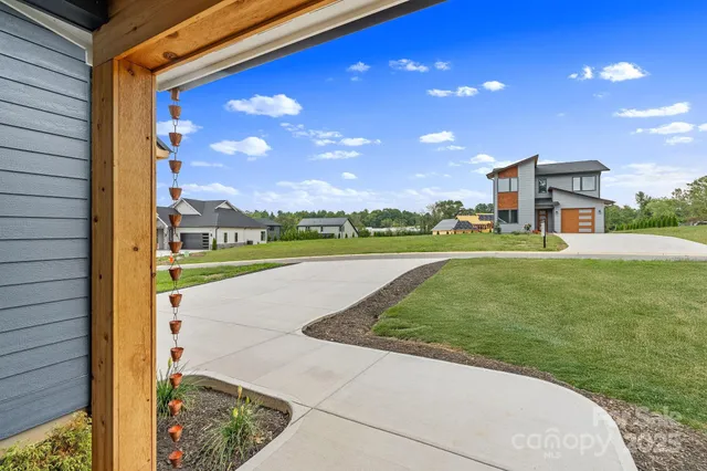 $724,900 | 78 Scott Mdws Drive, Asheville, NC 28806