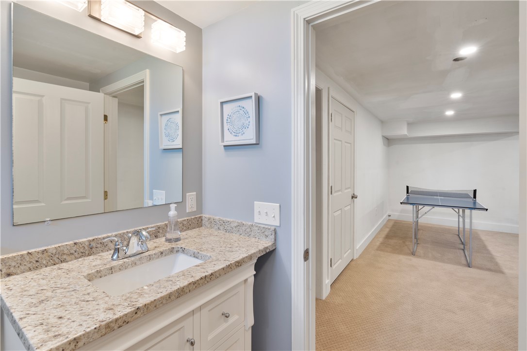 163 Morrison Avenue Middletown, RI 02842 - Photo 26 of 40