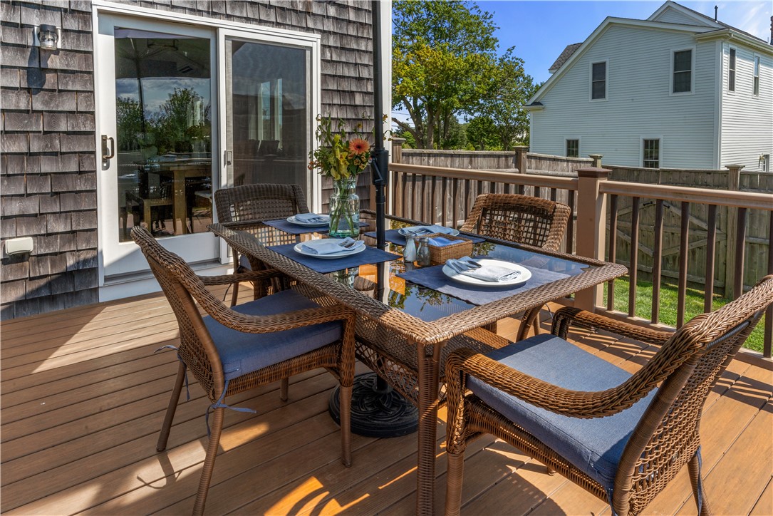 163 Morrison Avenue Middletown, RI 02842 - Photo 6 of 40