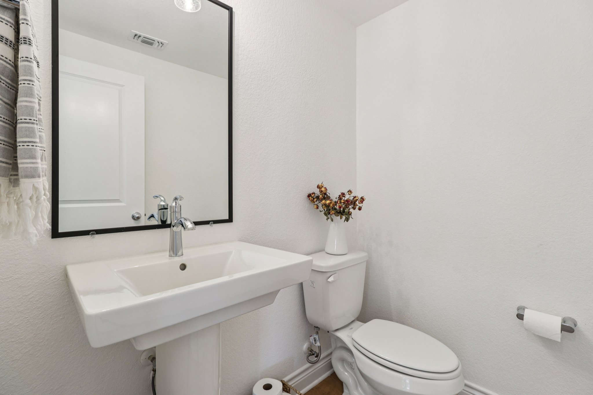 101 Wolf Rdg Road Georgetown, TX 78628 - Photo 22 of 40 Half Bathroom