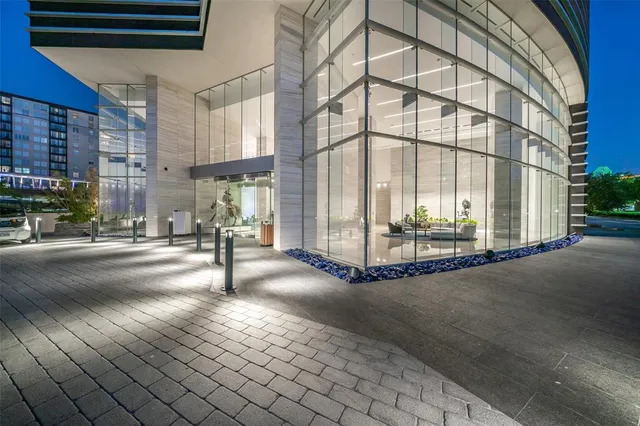 $9,000,000 | 3130 North Harwood Street, Unit 3202, Dallas, TX 75201