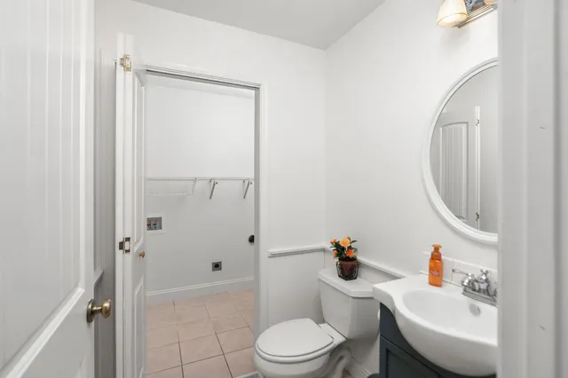 a view of a yard in front of house