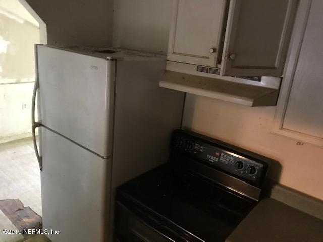 5205 Hancock Road Jacksonville, FL 32254 - Photo 12 of 25 a close up of a stove top oven