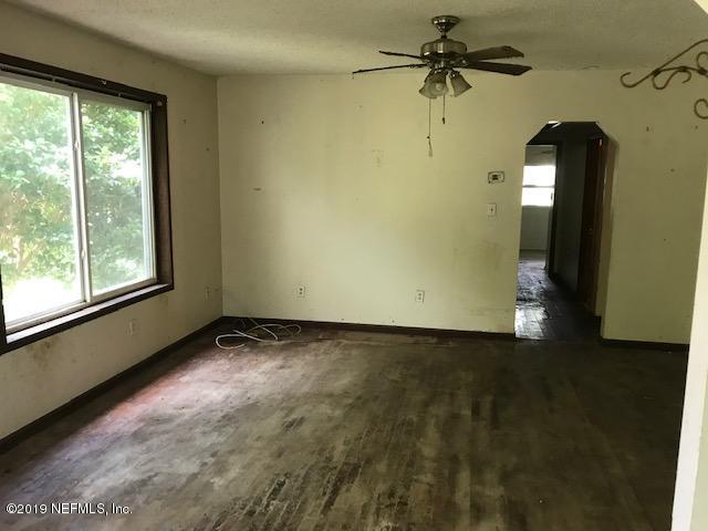 5205 Hancock Road Jacksonville, FL 32254 - Photo 16 of 25 a view of a window in an empty room