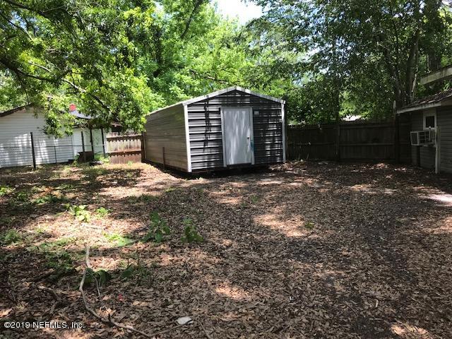 5205 Hancock Road Jacksonville, FL 32254 - Photo 22 of 25 a backyard of a house with large trees and brick walls