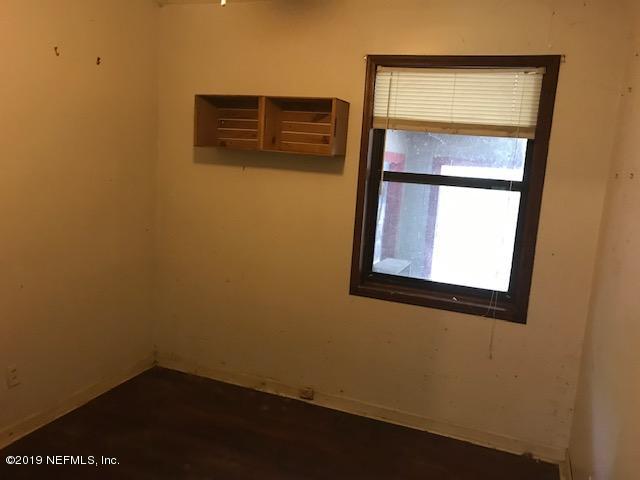 5205 Hancock Road Jacksonville, FL 32254 - Photo 6 of 25 a view of an entryway