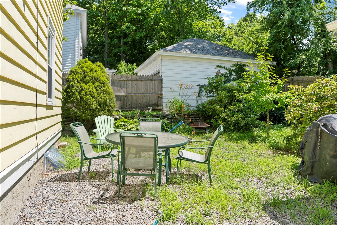 144 Colonial Road Providence, RI 02906 - Photo 5 of 20