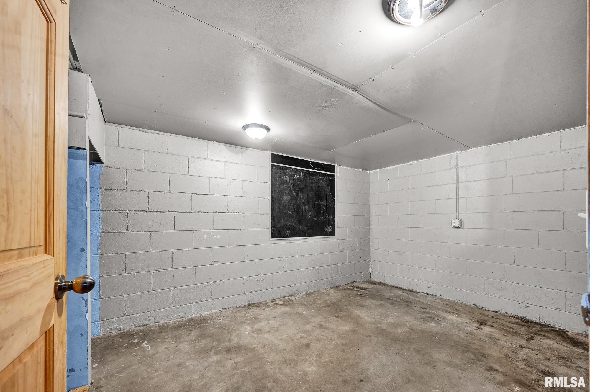 1003 Chestnut Street Pekin, IL 61554 - Photo 23 of 26 Gallery Image 23