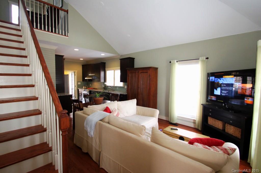 327 Mill Road Charlotte, NC 28216 - Photo 4 of 19