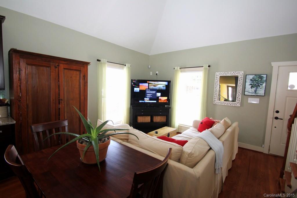 327 Mill Road Charlotte, NC 28216 - Photo 5 of 19