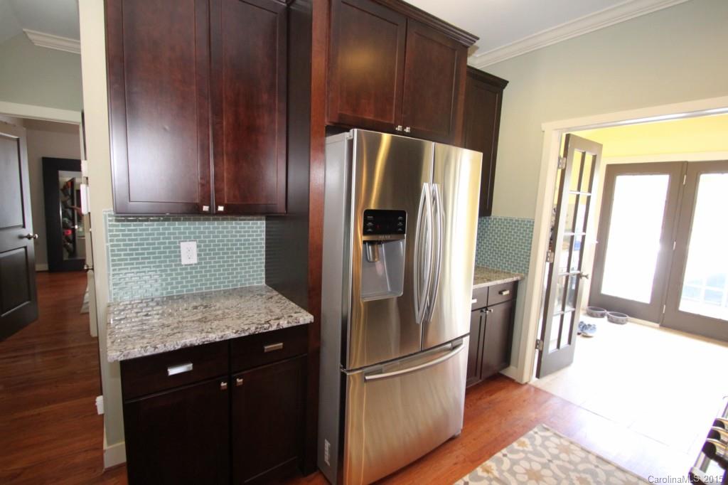 327 Mill Road Charlotte, NC 28216 - Photo 9 of 19