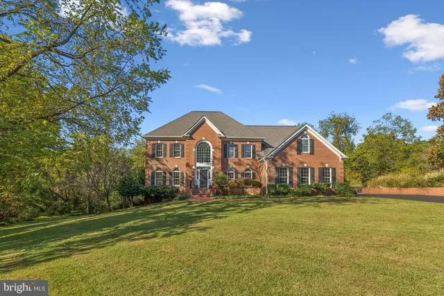 $975,000 | 7819 Wellington Drive, Warrenton, VA 20186