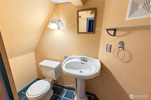 a view of an entrance to house