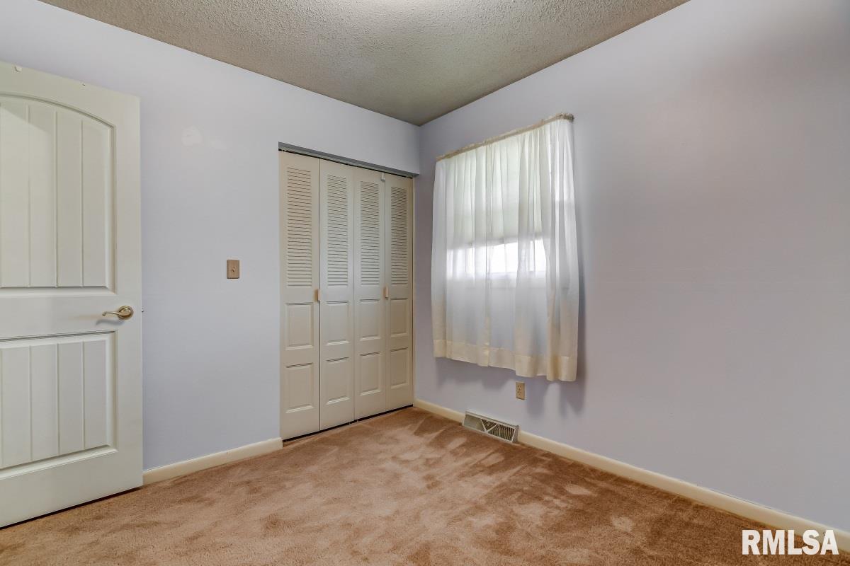 3024 East Griffiths Avenue Springfield, IL 62702 - Photo 17 of 33