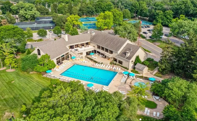 $599,000 | 535 Woodview Road, Lake Barrington, IL 60010