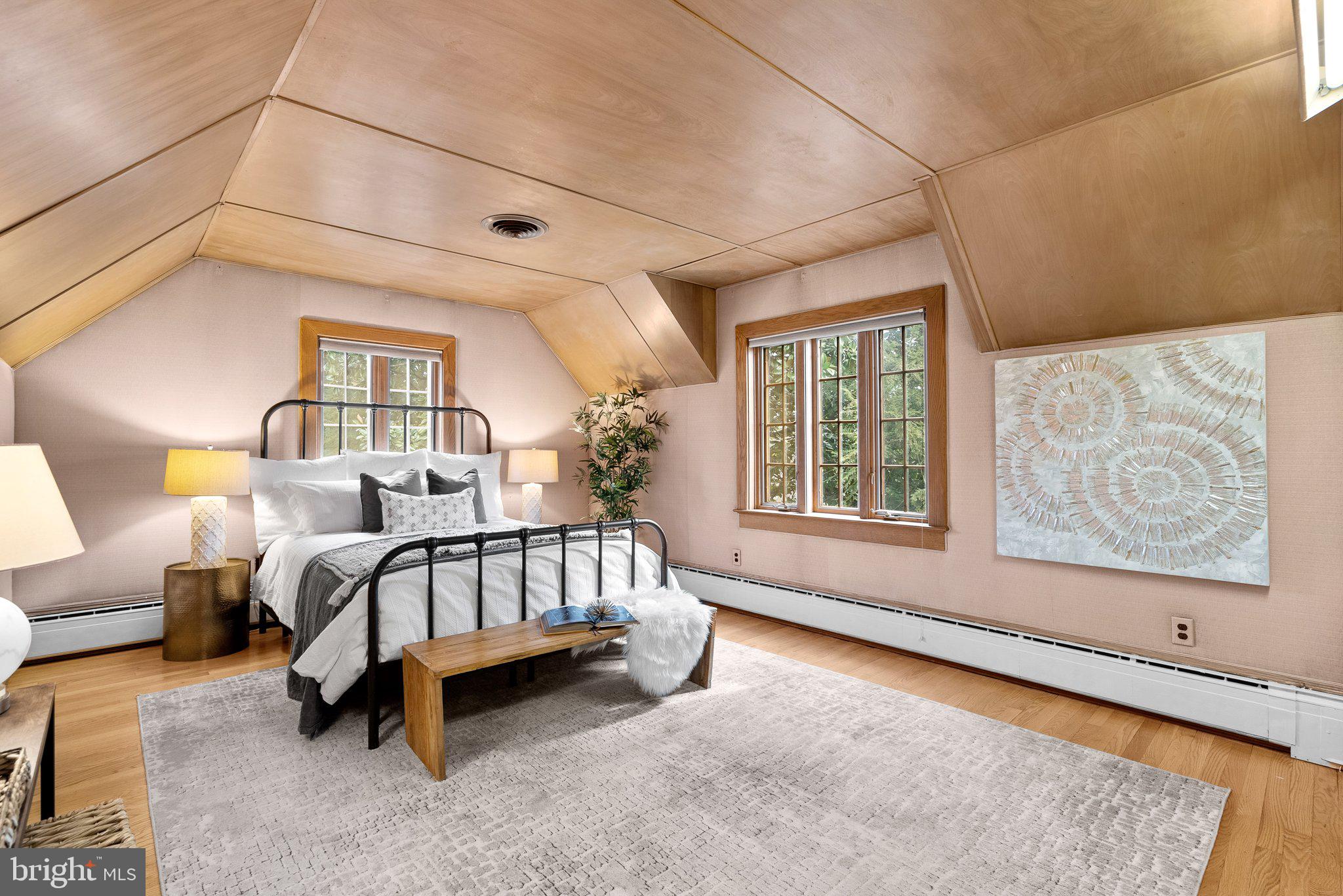 9218 Colesville Road Silver Spring, MD 20910 - Photo 32 of 76 Upper level owners retreat with sitting room