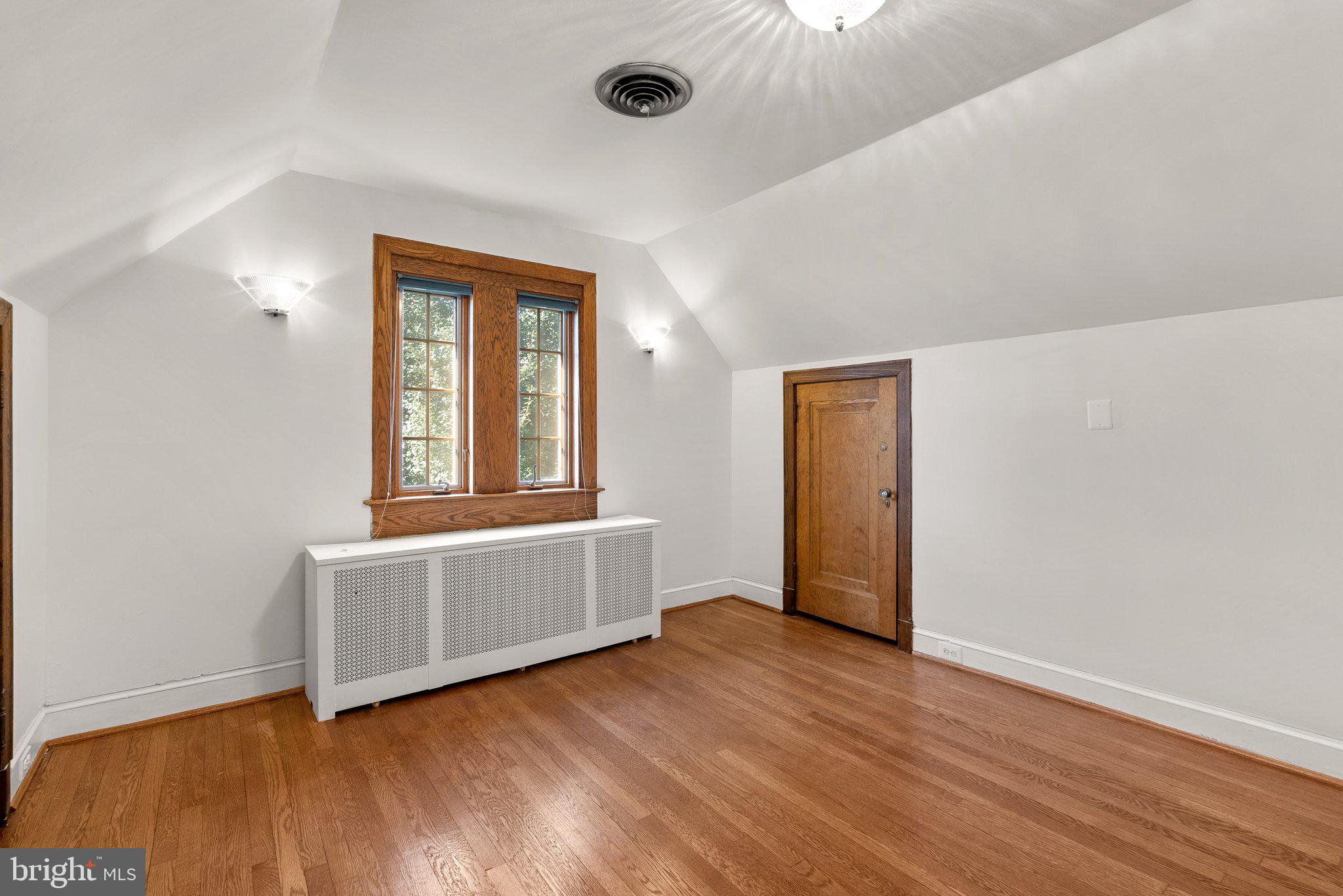 9218 Colesville Road Silver Spring, MD 20910 - Photo 37 of 76 Bedroom 4 ensuite