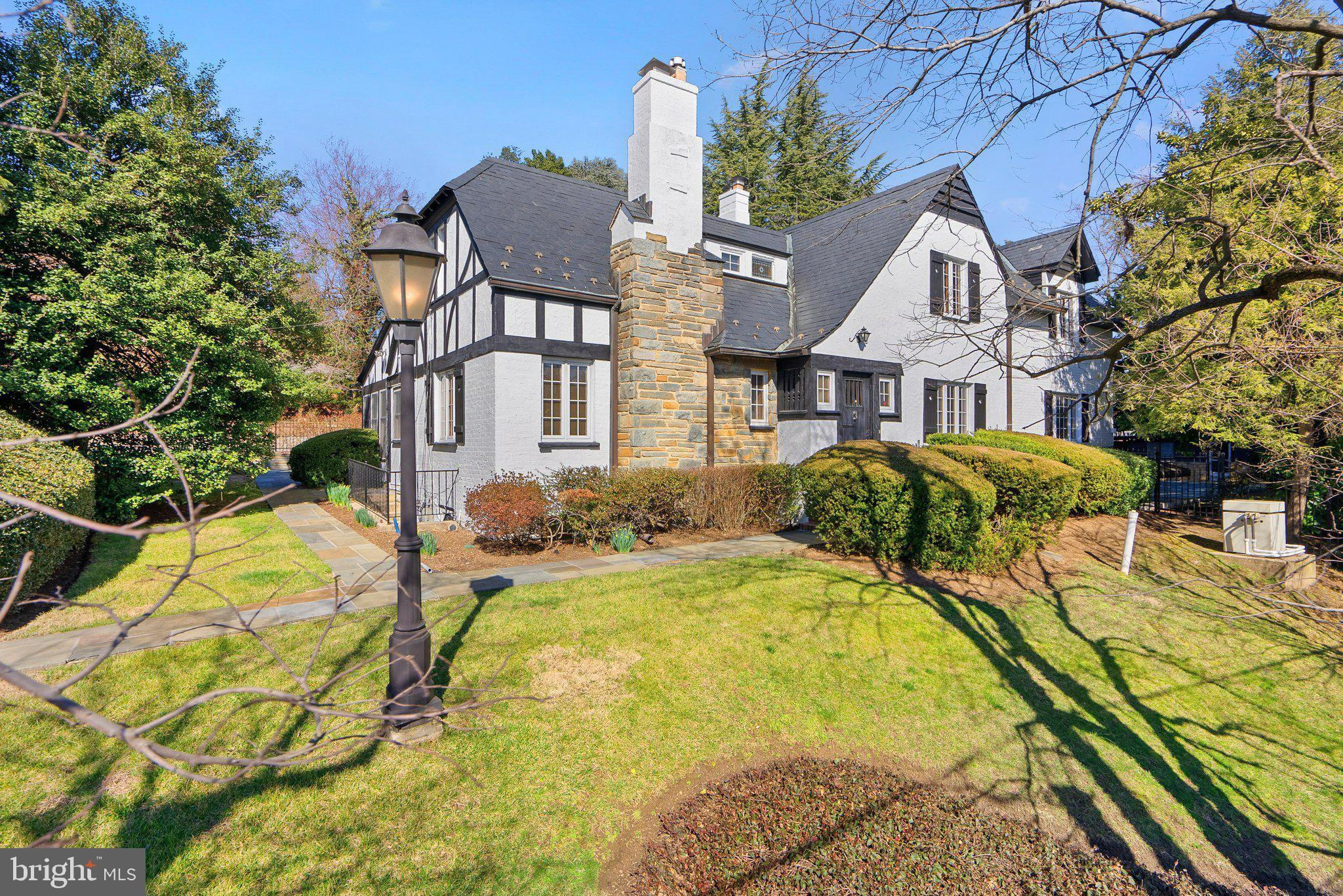 9218 Colesville Road Silver Spring, MD 20910 - Photo 49 of 76 Dreamy architecture