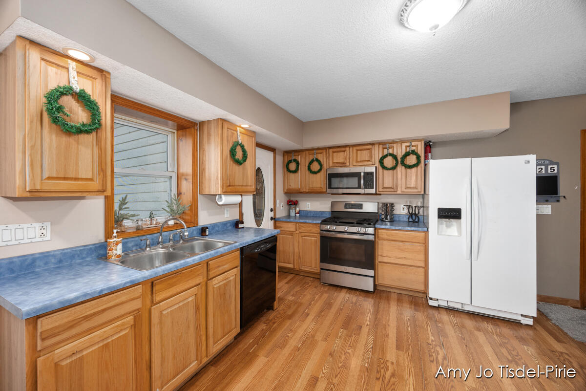 5060 North Neff Road Edmore, MI 48829 - Photo 6 of 25 IMG_1005