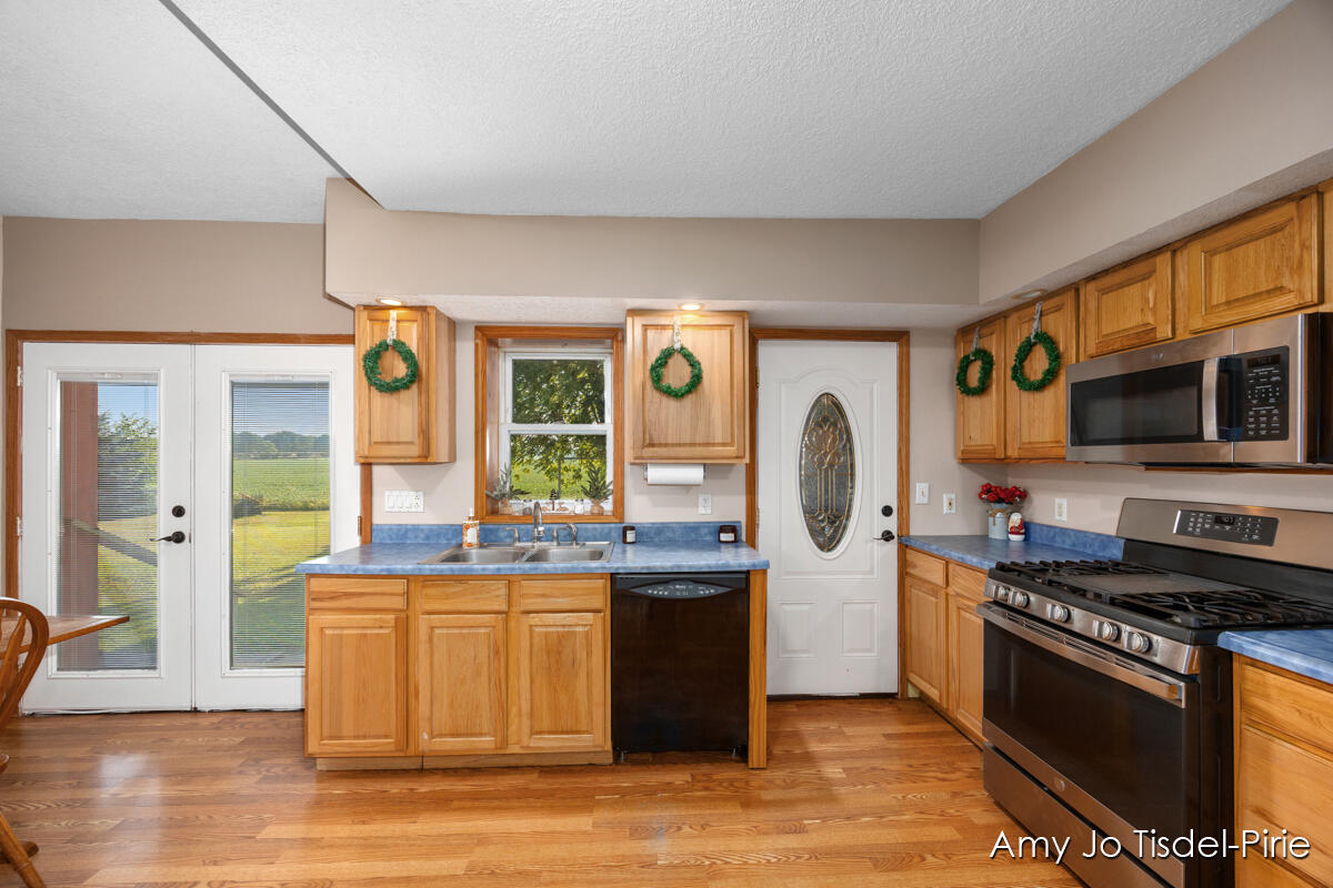 5060 North Neff Road Edmore, MI 48829 - Photo 7 of 25 IMG_1006