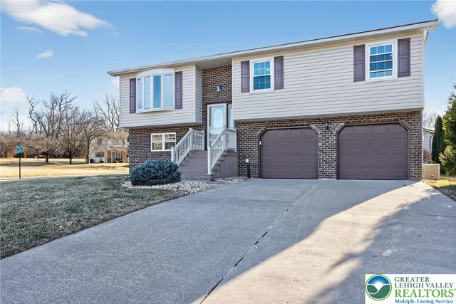 $425,000 | 386 Johnston Drive, Bethlehem, PA 18017