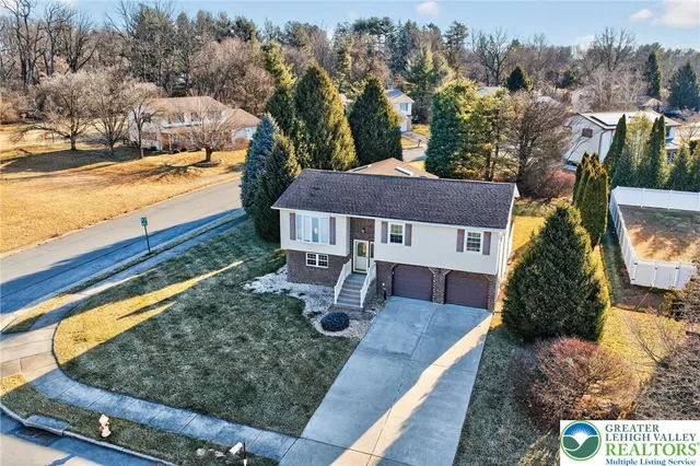 $425,000 | 386 Johnston Drive, Bethlehem, PA 18017