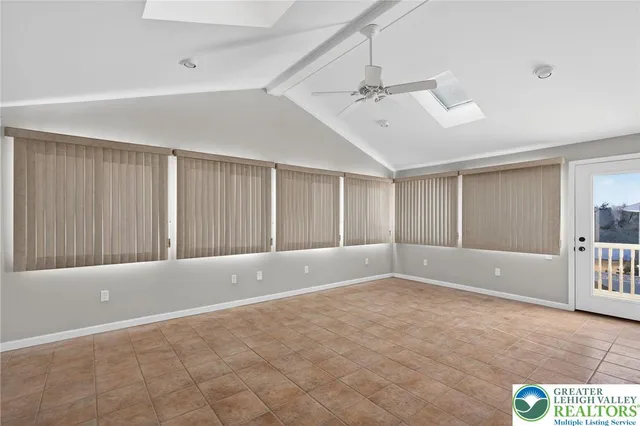 $425,000 | 386 Johnston Drive, Bethlehem, PA 18017