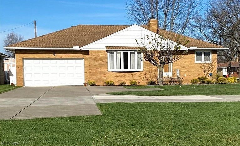 Brick Ranch, 2 Car Garage, Parking Pad, Beresford Dr Driveway
