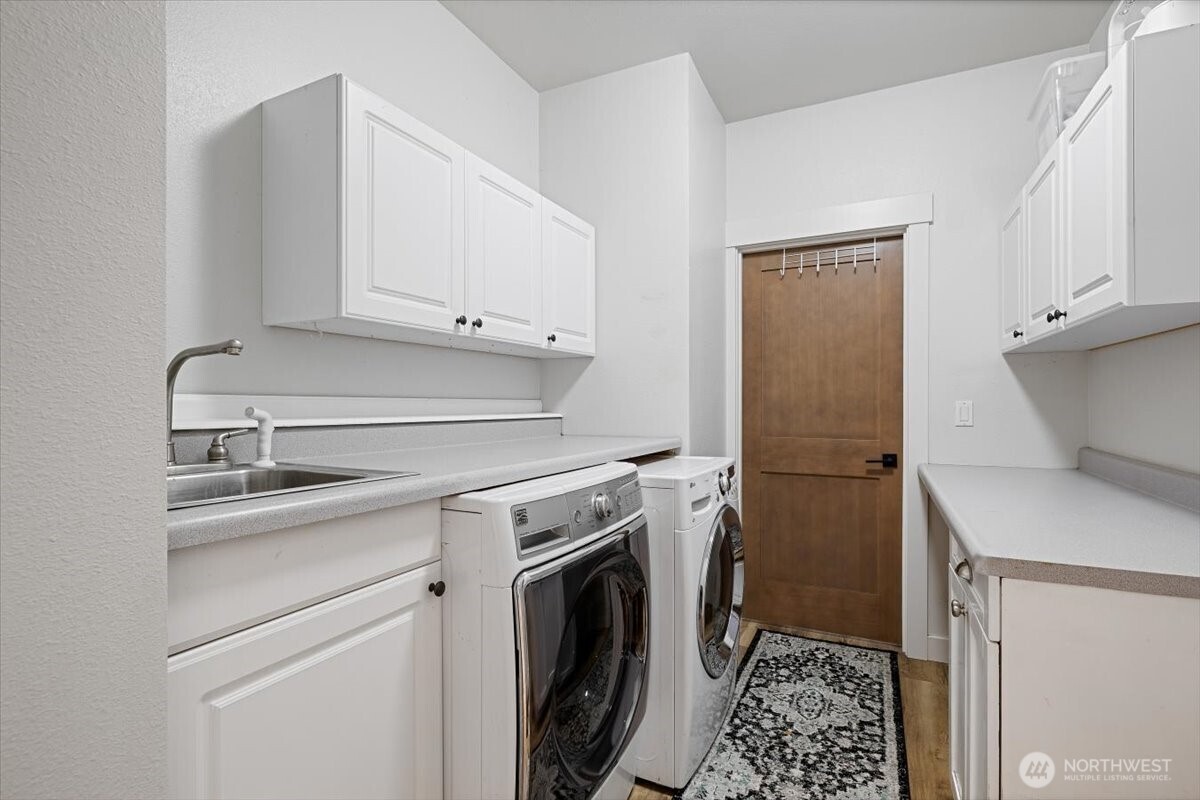 644 Masterson Road Cle Elum, WA 98922 - Photo 28 of 40 a view of a kitchen with sink washer and dryer
