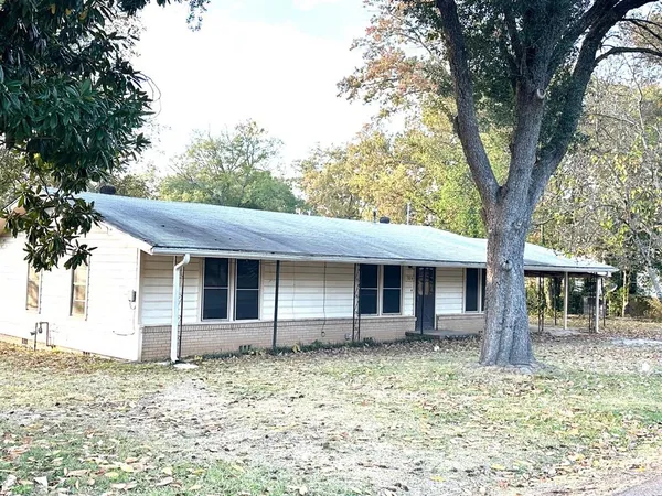 $89,000 | 304 Hughes Avenue, Daingerfield, TX 75638
