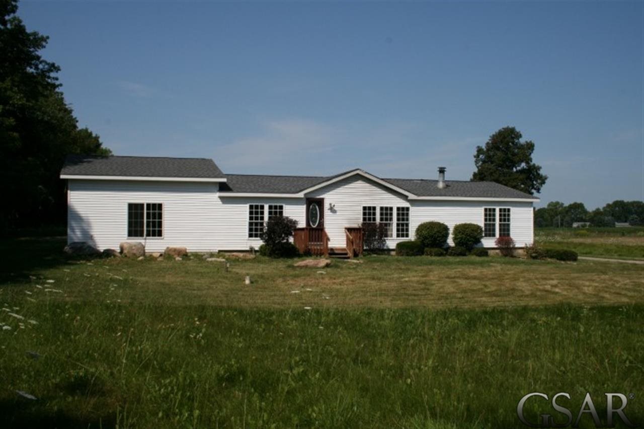 8916 South State Road Bancroft, MI 48414 - Photo 1 of 14 31162444.JPG