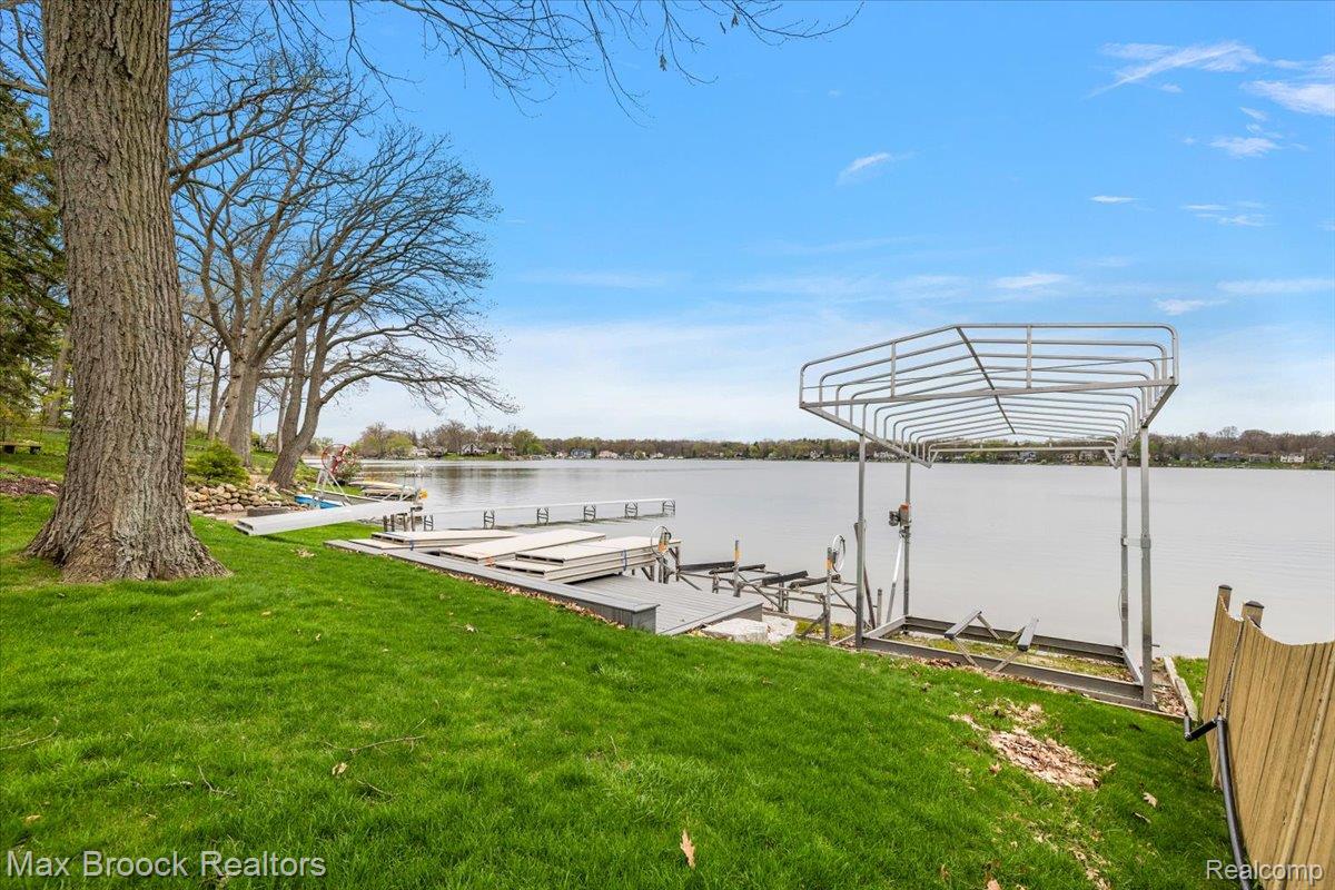 3650 Covert Road Waterford, MI 48328 - Photo 31 of 35 13-3650 Covert -13.jpg