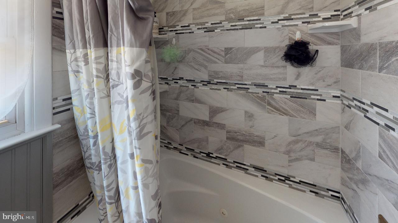 793 Mountain View Road Reading, PA 19607 - Photo 11 of 21 a close view of a shower in a bathroom